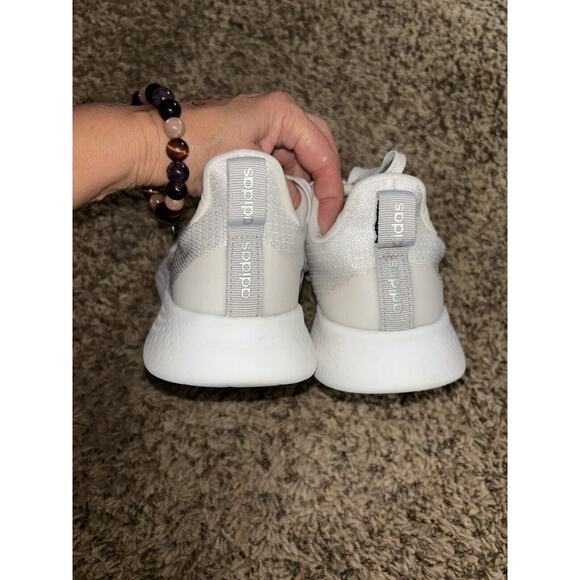 Adidas women's sz. 7.5 white classic sneaker. Nice pair, comfortable - Picture 4 of 8